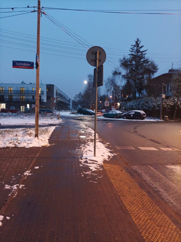 Ul. Cegielniana/róg Techników