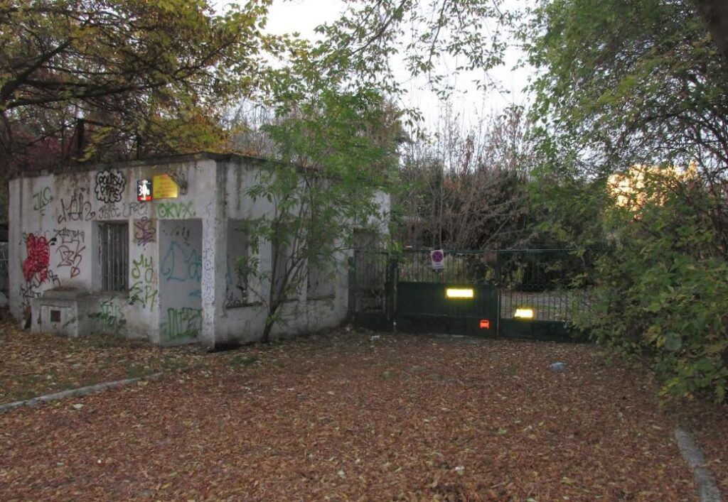 Teren po d. fabryce Warsowin